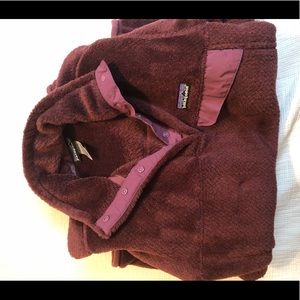 Women’s cranberry colored Patagonia 1/4